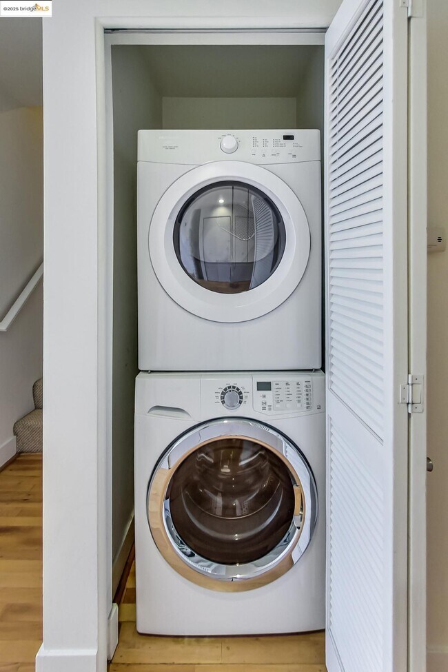 Building Photo - 311 Oak St