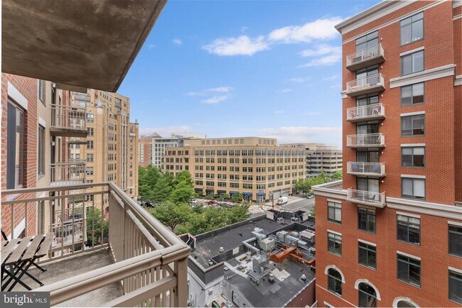 Building Photo - 1205 N Garfield St