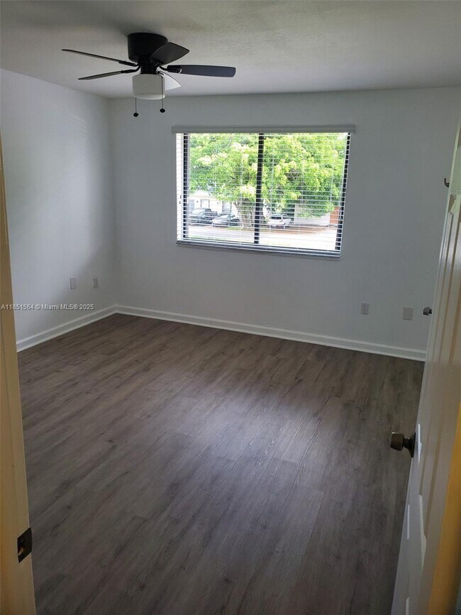 Building Photo - 408 NE 18th Ave