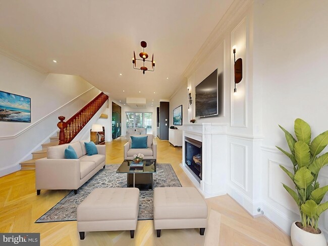 Primary Photo - 1808 Riggs Pl NW