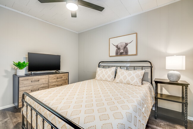 Building Photo - Evora