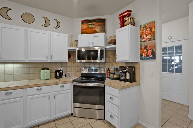 Building Photo - 29 Champions Cir