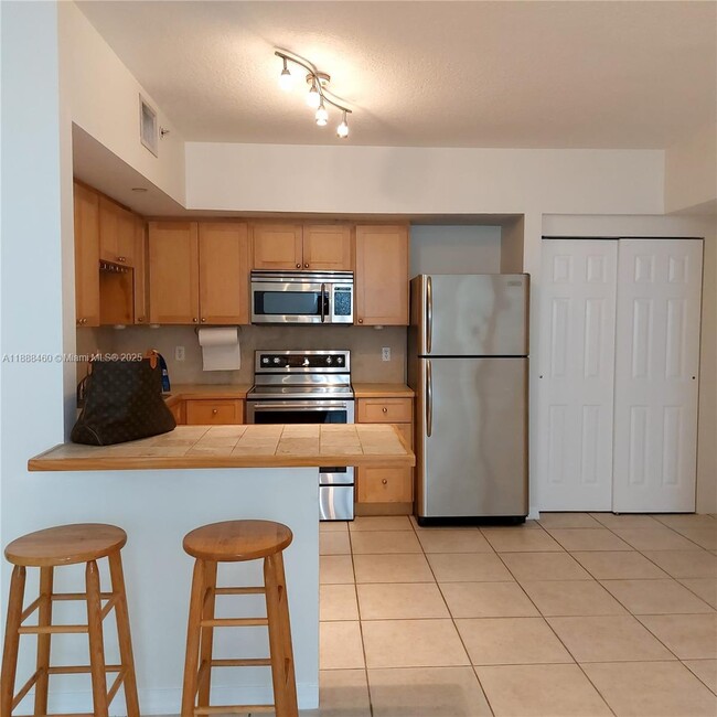 Building Photo - 2630 SW 28th St