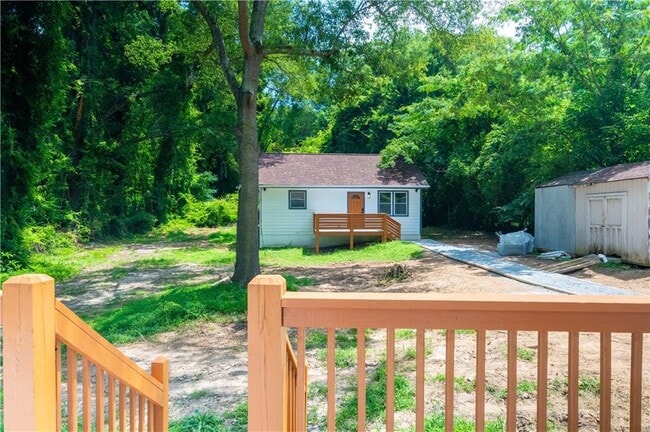 Building Photo - 3822 Bakers Ferry Rd SW