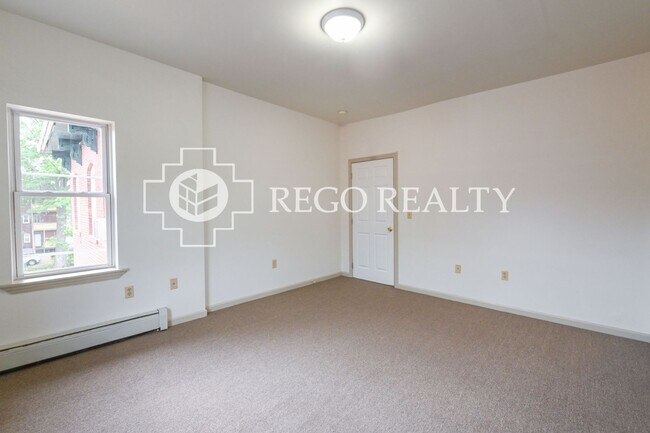 Interior Photo - 670-676 Broad St / Jess Properties, LLC