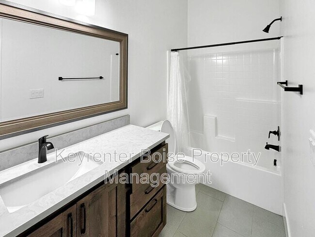 Building Photo - 5298 W Parkridge Dr