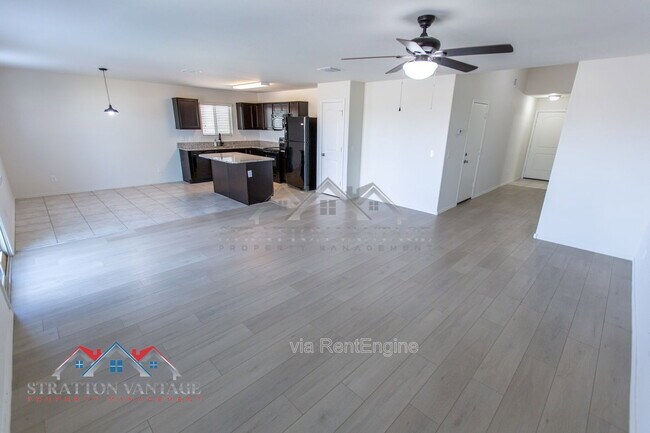 Building Photo - 5926 E Oasis Blvd