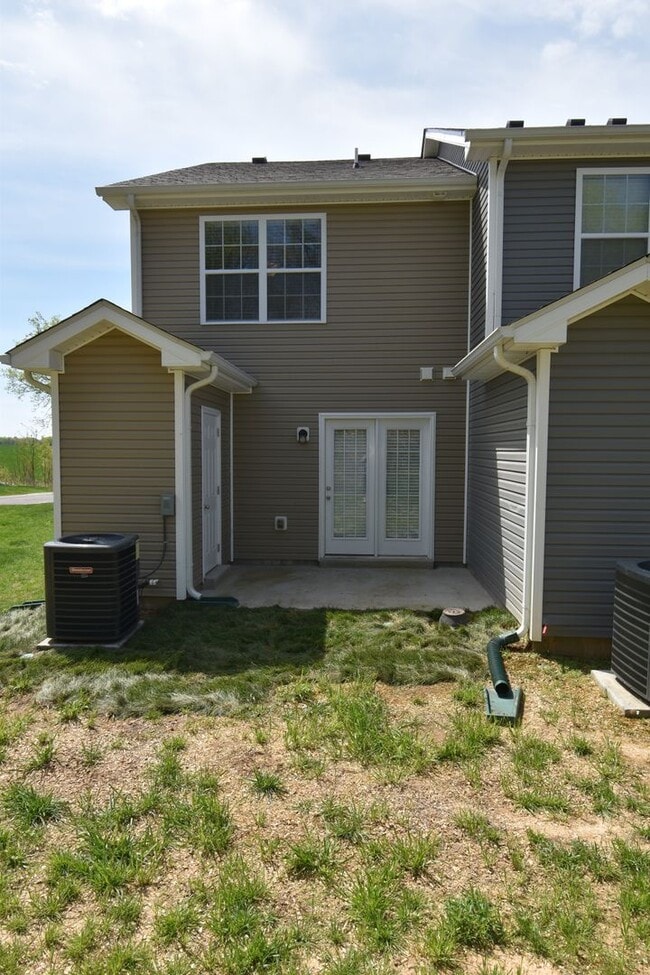 Building Photo - 2 bedroom Dog Friendly Condo For Rent Near...