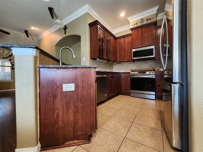 Building Photo - 4422 Meadow Way Dr
