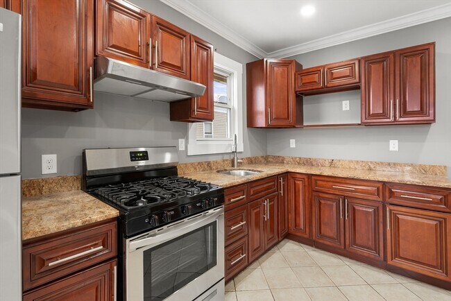 Building Photo - 97 Welles Ave