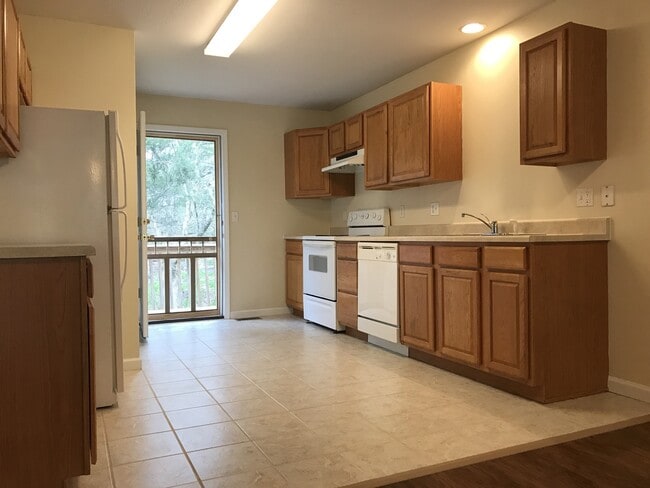 Building Photo - Single Family Home in Branson