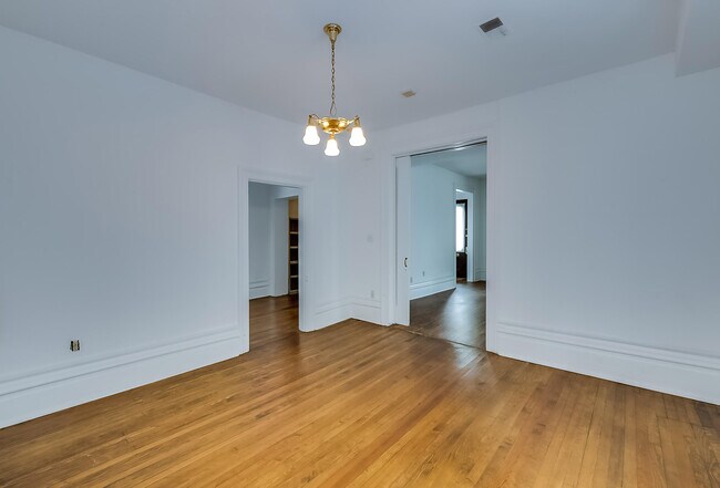 Building Photo - 377 S Upper St