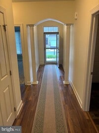 Building Photo - 151 Volpe Way