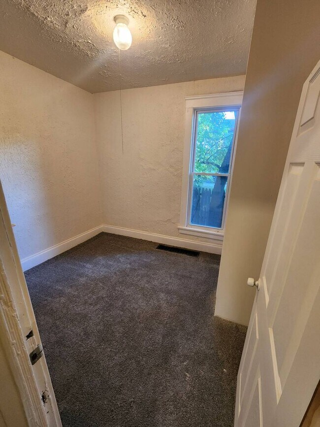 Building Photo - 2186 E 89th St