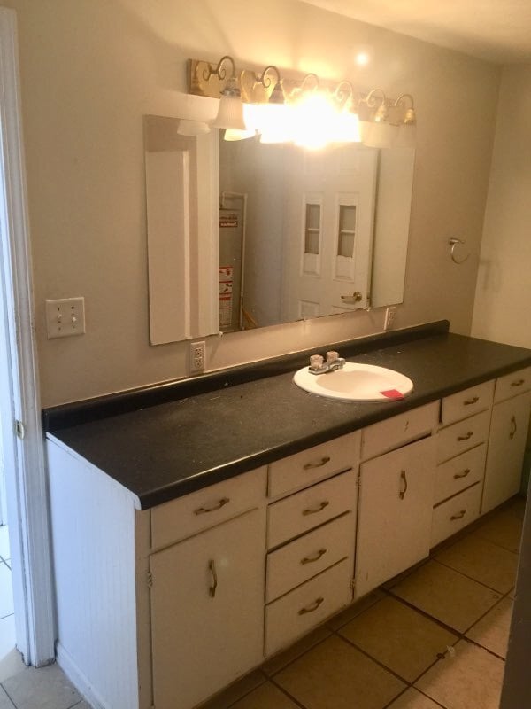 Building Photo - Large 3 Bedroom with 2 Car Garage