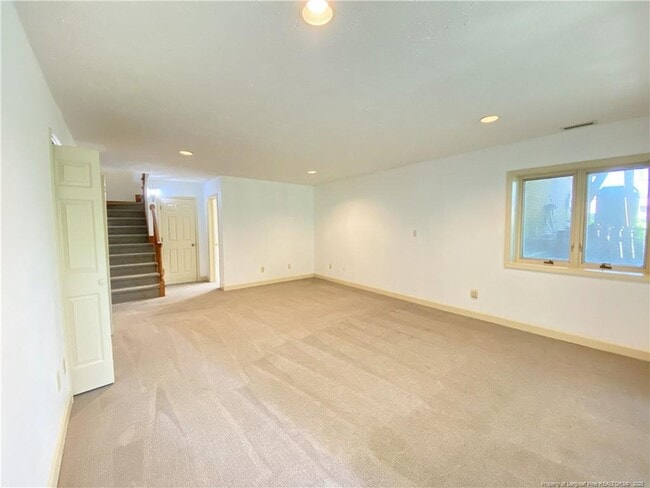 Building Photo - 3299 Liverpool Dr