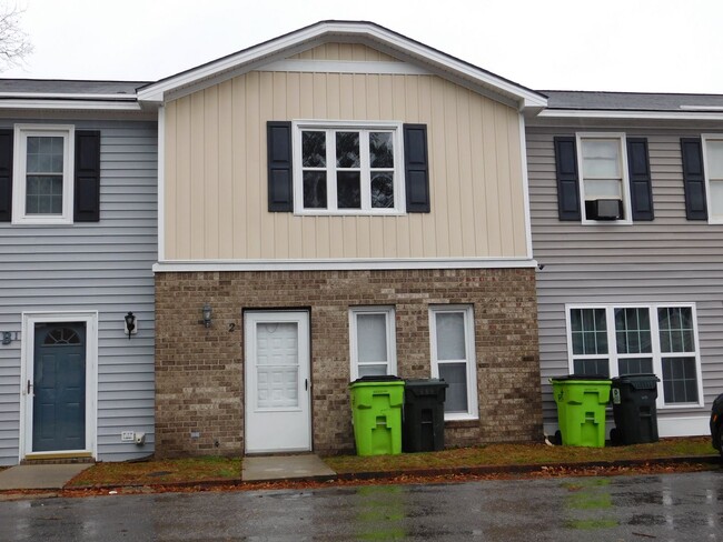 Building Photo - 1104 Karen Dr