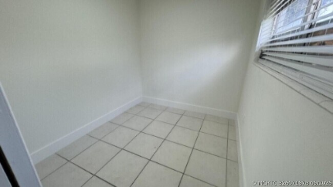 Building Photo - 842 S 63rd Ave