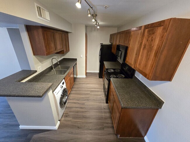 Building Photo - 2bd/2ba West-Flagstaff Condo! - Near NAU/CCC. On NAU Bus Route!  Students & Pets OK!!! Avail July...