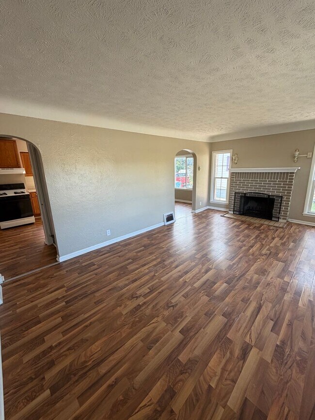 Building Photo - 137 Highland Ave