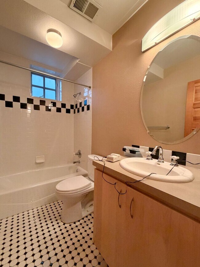 Building Photo - ABSOLUTELY BEAUTIFUL 4-Bedroom Townhome in the Highly Sought-After Prospect Neighborhood!