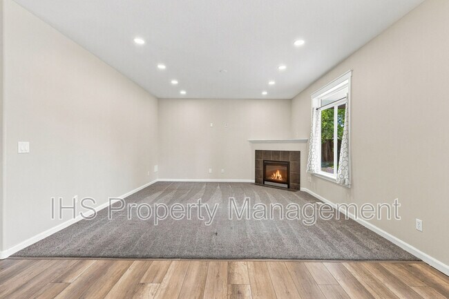 Building Photo - 9711 Nottingham Dr