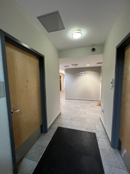 Building Photo - 1085 Boylston St