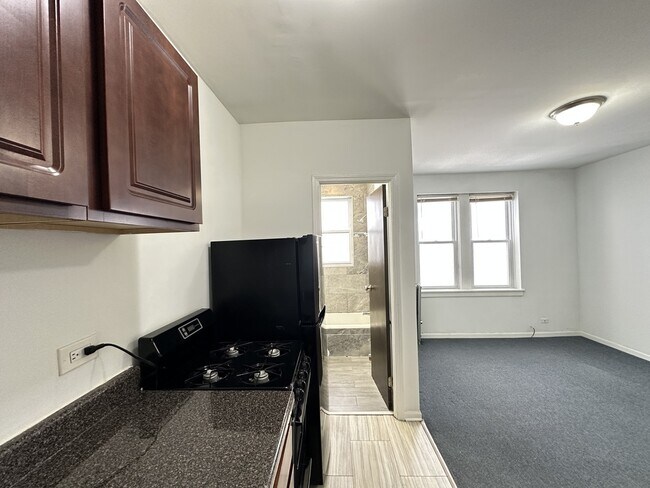 Building Photo - 5710 N Winthrop Ave