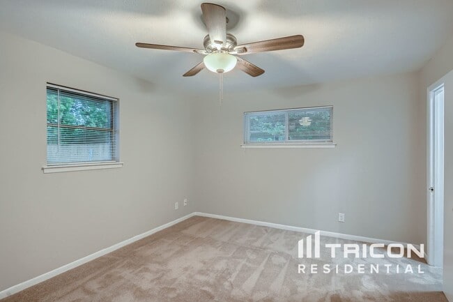Building Photo - 1204 Elby St