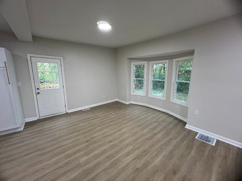 Building Photo - 3029 Woodland Ave