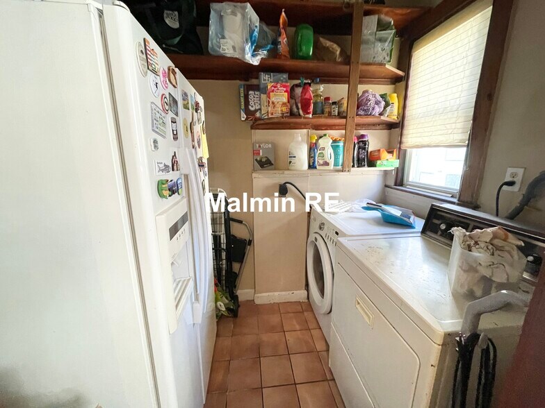 Building Photo - 67 Hillside St