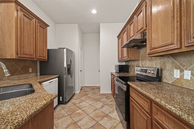 Building Photo - 14927 Tuttle Point Dr