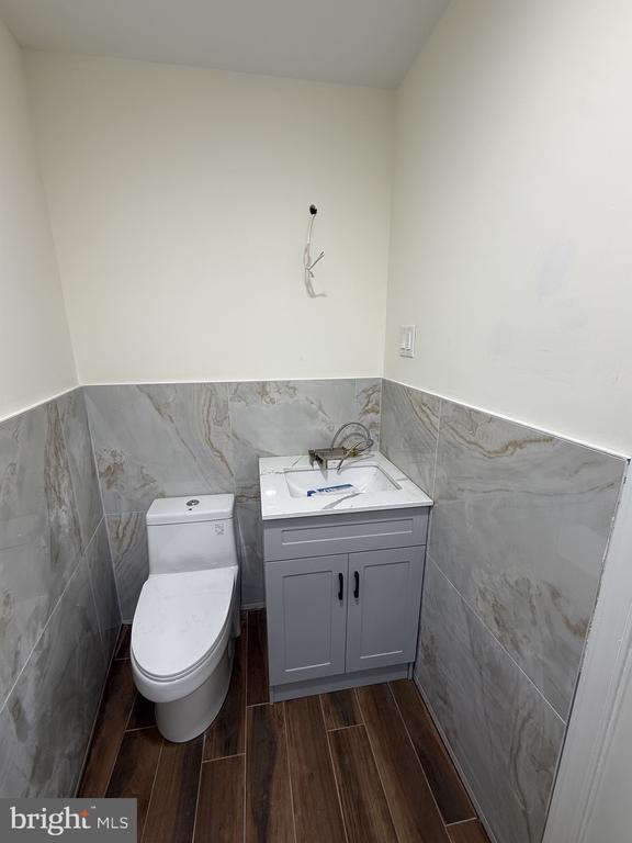 Building Photo - 217 Krams Ave