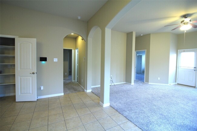 Building Photo - 25311 Saddlebrook Ranch Dr