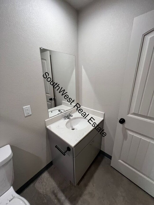 Building Photo - 2 BED 2 BATH APT ALL BILLS PAID!