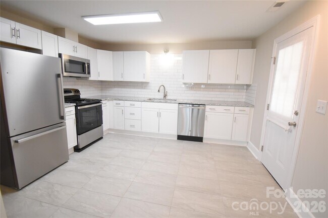 Building Photo - 508 E Webb St