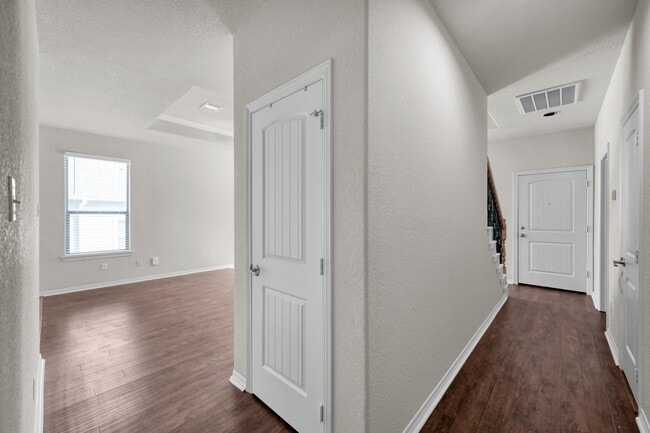 Building Photo - 130 April Cove