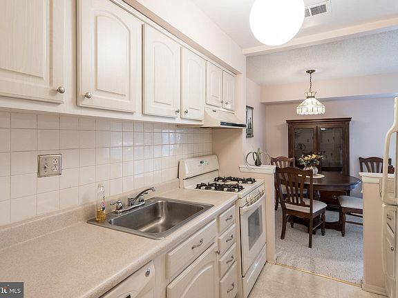 Building Photo - 3 Windblown Ct