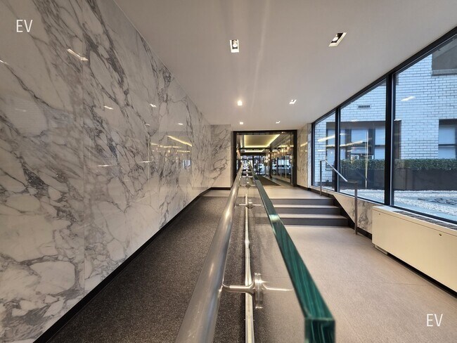 Building Photo - 145 E 16th St