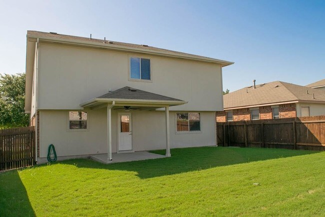 Building Photo - 1708 Darjeeling Dr