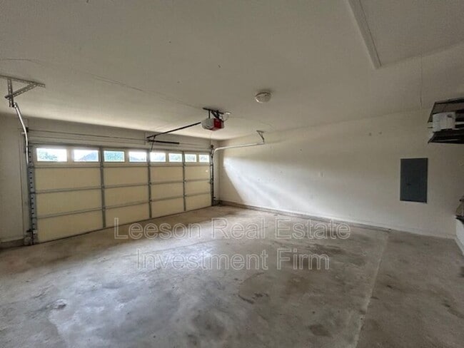 Building Photo - 4933 General Polk Dr