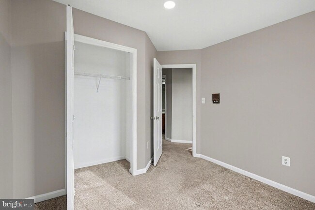 Building Photo - 2003 Paddle Boat Ln