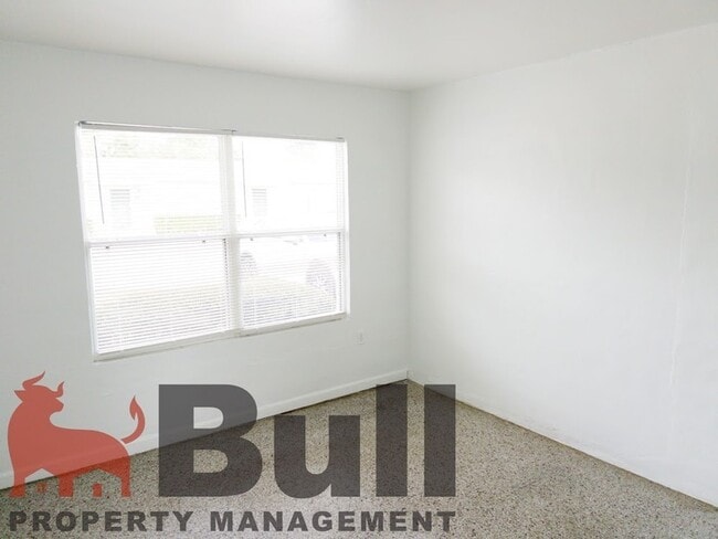 Building Photo - 40 Ruffel St