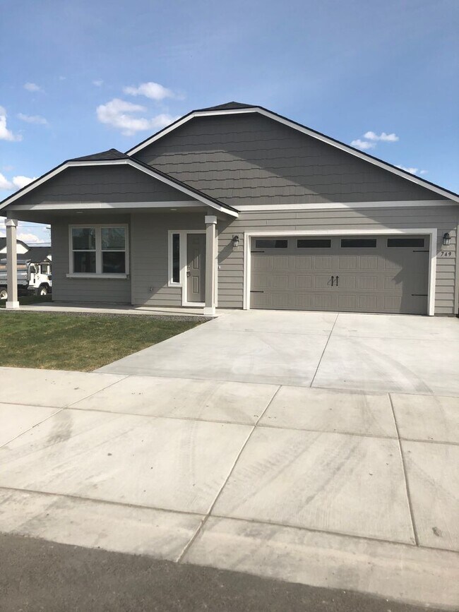 Primary Photo - 1/2 Off Deposit!! 3 Bed Home for Rent!