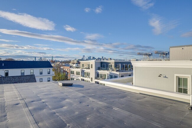 Building Photo - 41 Farragut Rd