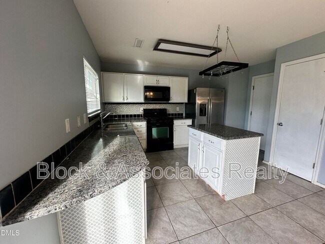 Building Photo - 502 Kerriann Ln