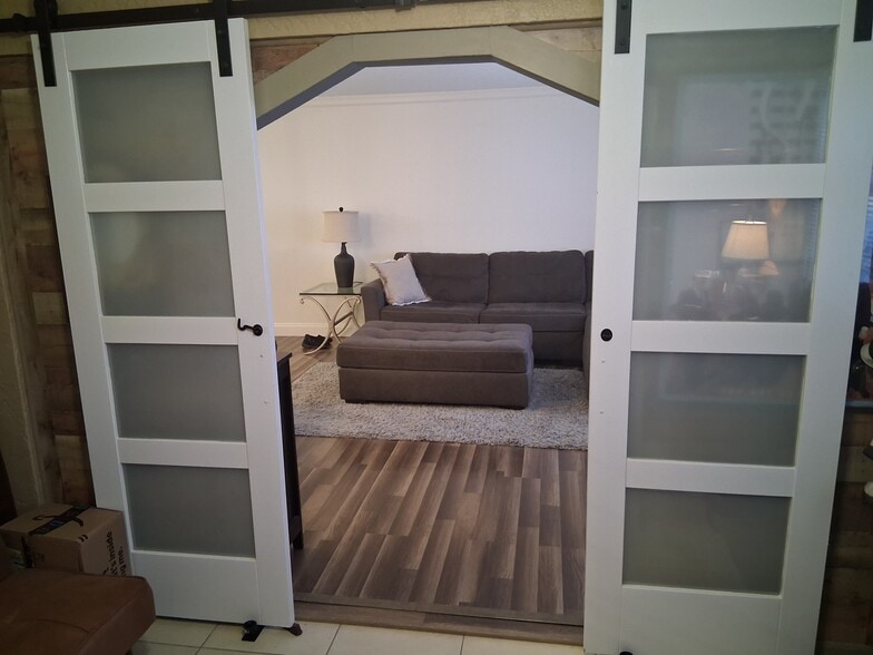 Building Photo - 2679 Sabal Springs Cir