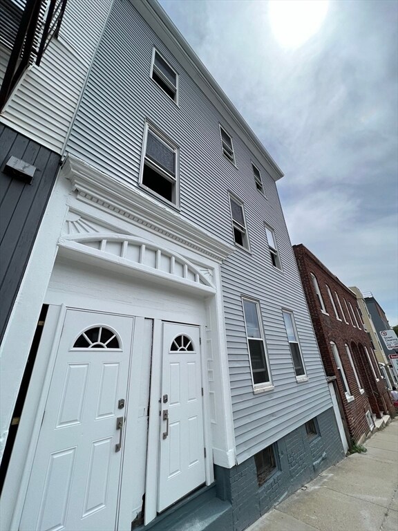Building Photo - 110 Old Harbor St