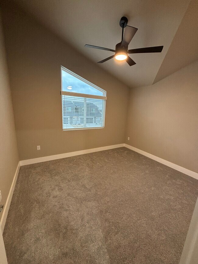 Building Photo - 470 Azurite Rd