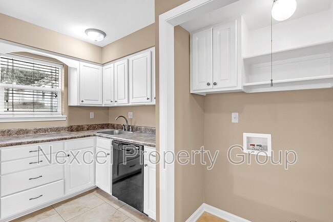 Building Photo - 7523 Bavarian Dr